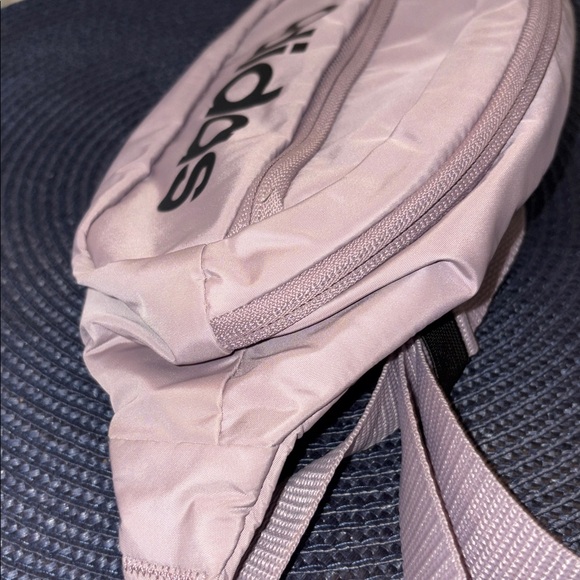 NWT Adidas Unisex Belt Bag- lilac with black print and nylon straps- adorable 💜 - Picture 6 of 12